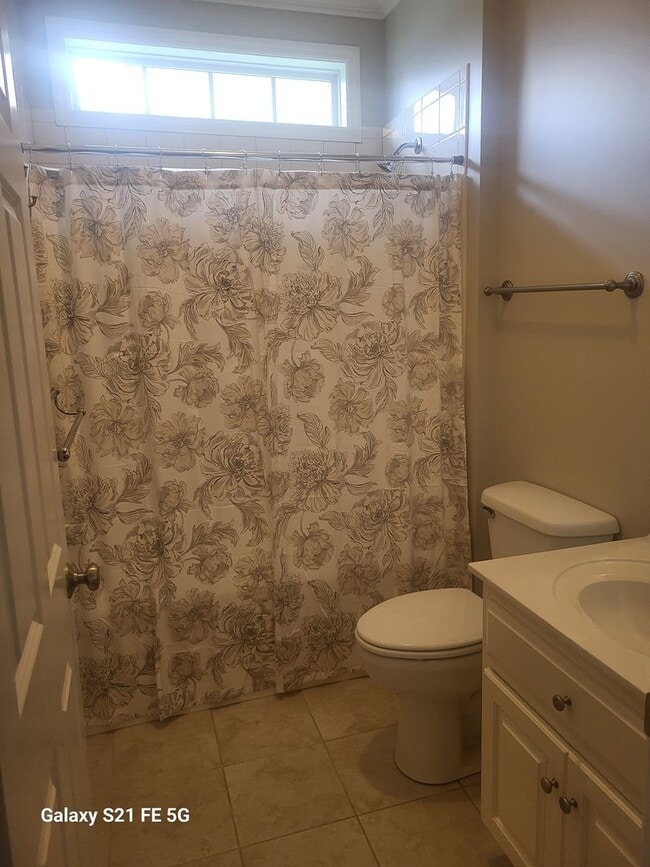 Building Photo - 4 bedroom, 3 bath, 2145 sq ft home