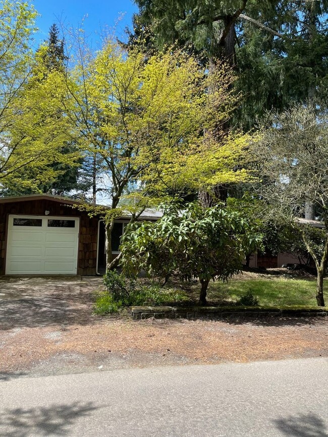 Building Photo - Nice Home with Large Backyard in Desirable...