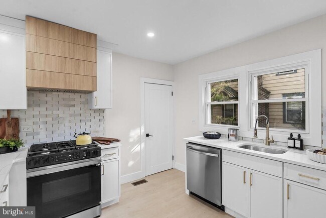 Building Photo - 4 E Haddon Ave