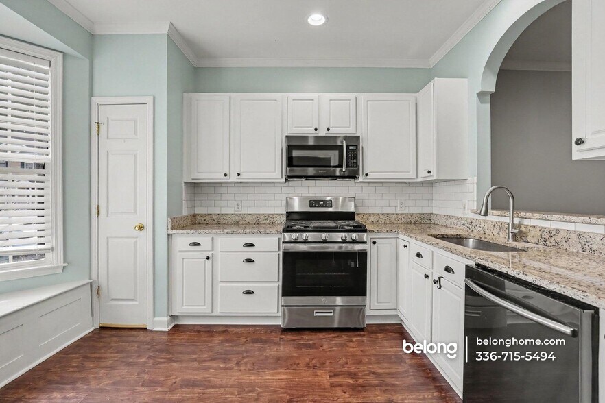 Building Photo - 2210 Trailwood Valley Cir