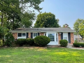 Building Photo - Nice 3bdr/2ba Ranch