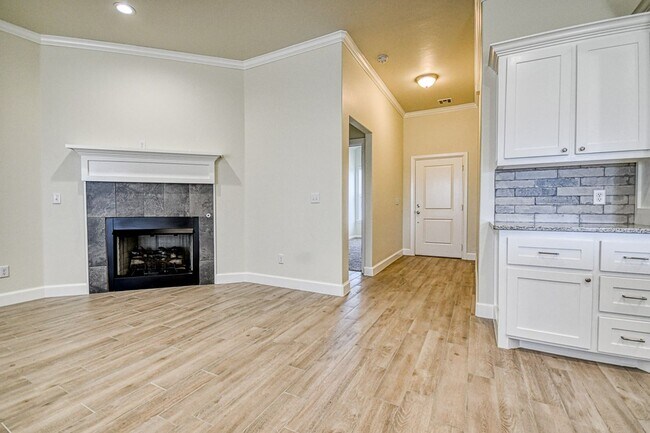 Building Photo - 3100 Pebble Pond Dr