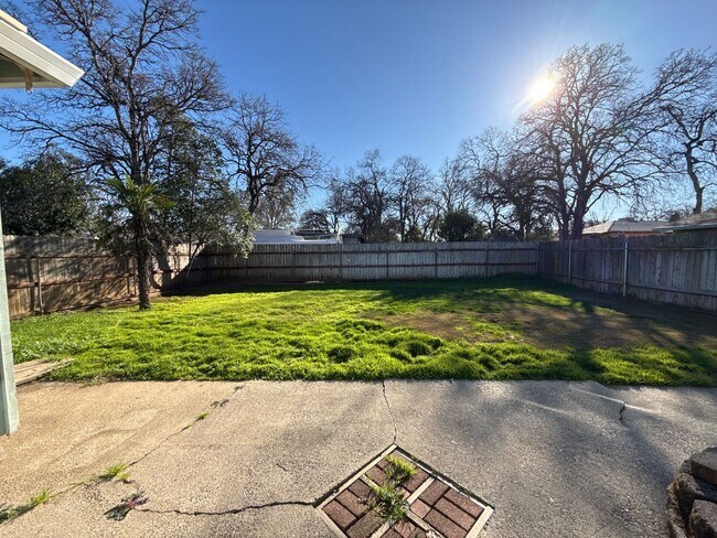 Building Photo - Peaceful Setting with Central Location!