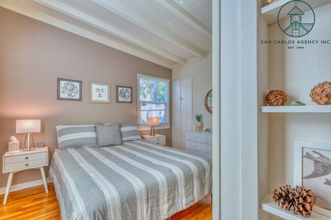 Building Photo - Charming Furnished Two Bedroom Cottage in Carmel-by-the-Sea