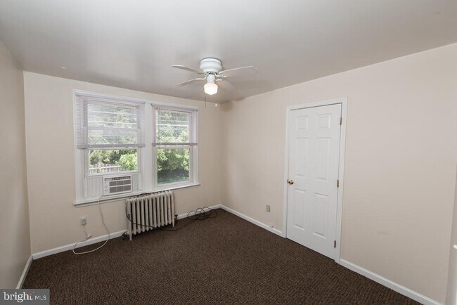 Building Photo - 401 W Miner St