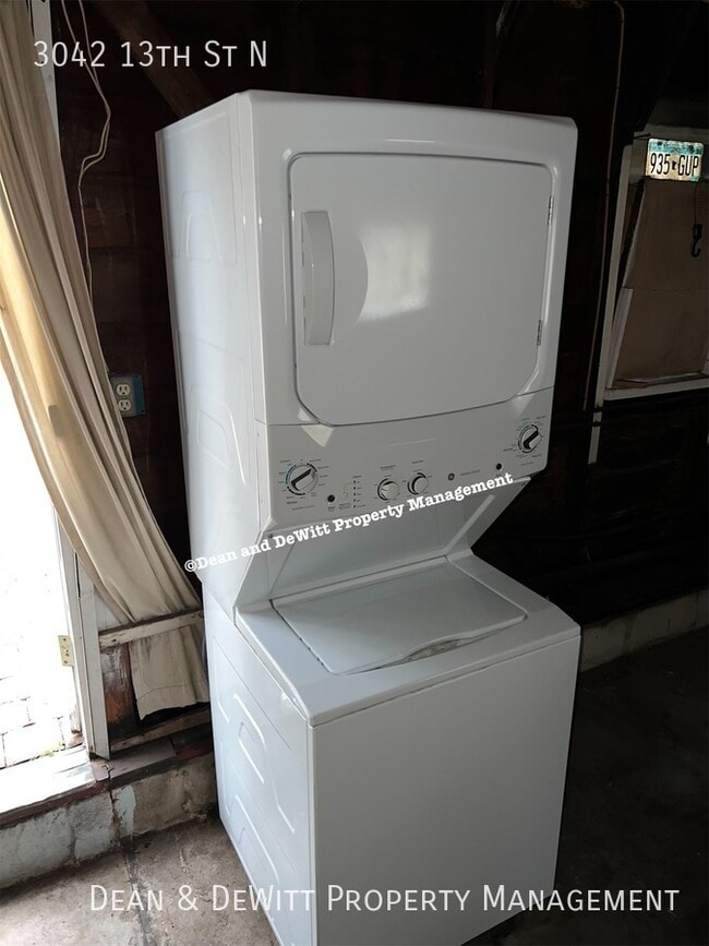 Building Photo - 3042 13th St N