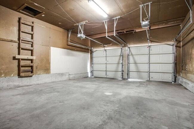 Building Photo - No Application Fees* $500 off 1st months r...