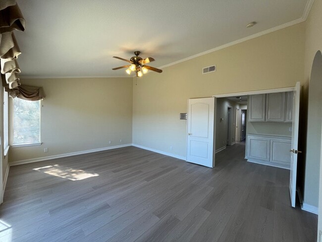 Building Photo - MOVE IN READY 5+4 in guard-gated Porter Ranch community!
