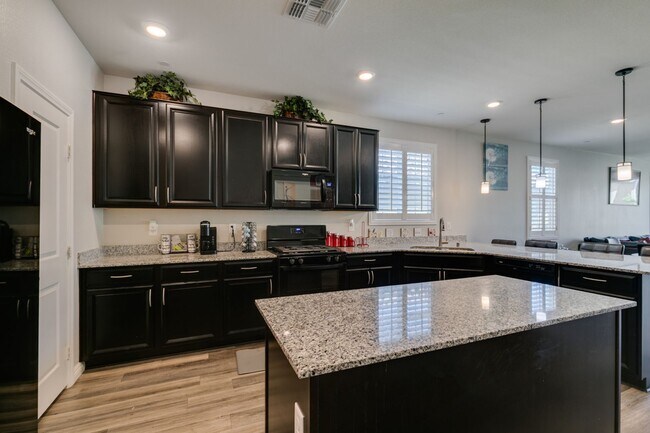 Building Photo - Furnished 5-Bedroom Home with Two Primary Suites
