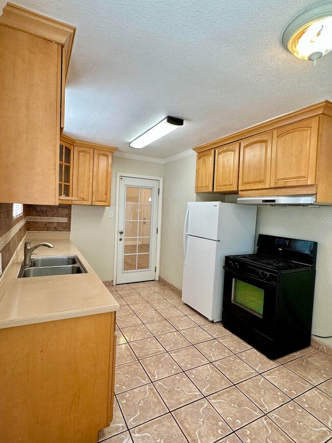 Building Photo - Move-In special $500 off! $2,050 - GORGEOU...