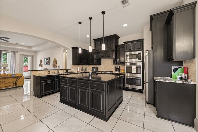 Building Photo - 2515 Avon Gate Ct