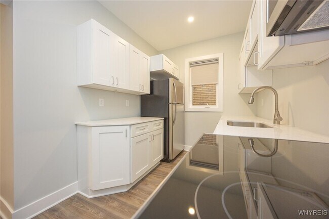 Building Photo - 1008 Elmwood Ave