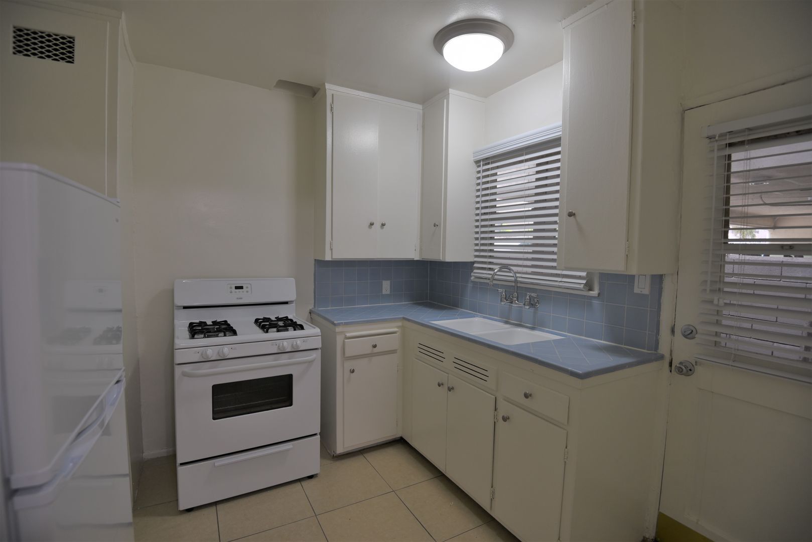 Building Photo - 14830 Dickens St