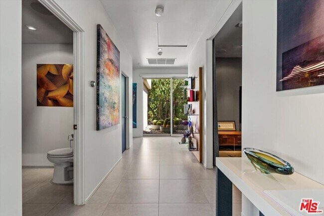 Building Photo - 1175 Los Robles Dr