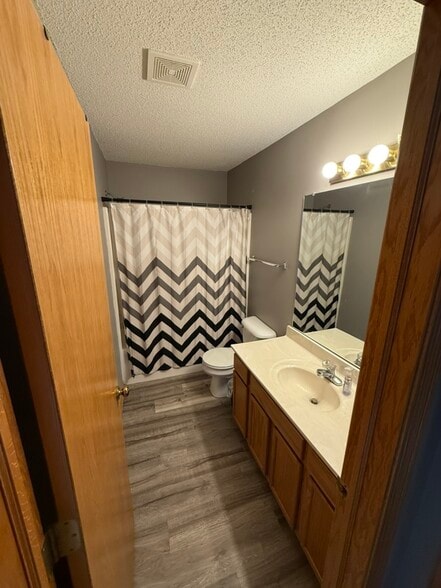 Guest bathroom - 3006 SW Glenbrooke Blvd