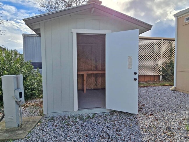 Building Photo - 4823 Pecan Dr
