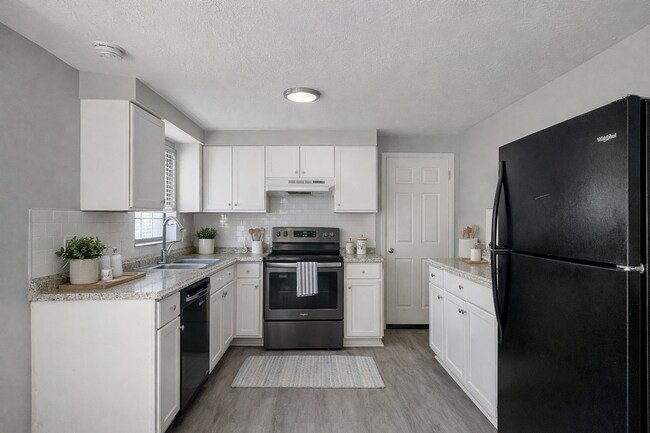 Building Photo - Renovated 4BR/2BA Pool Home in Jacksonville, FL | Fenced Yard | Pets Welcome