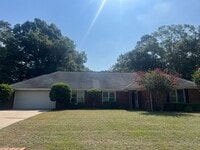 Building Photo - 114 Windmere Dr