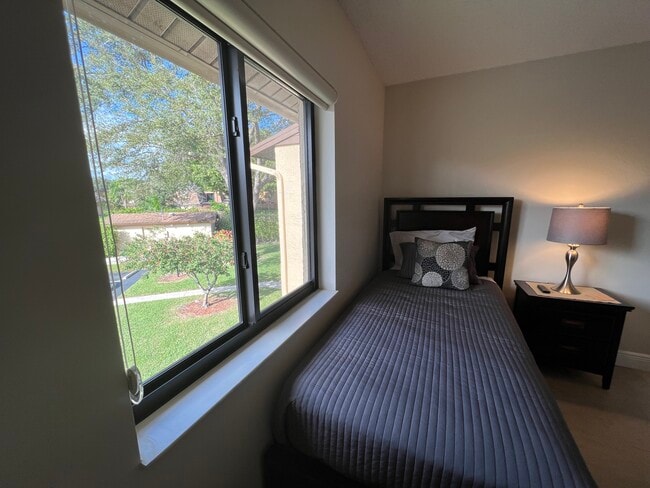 Building Photo - 221 Pine HOV Cir