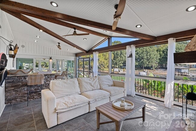 Building Photo - 18026 Whispering Oaks Dr