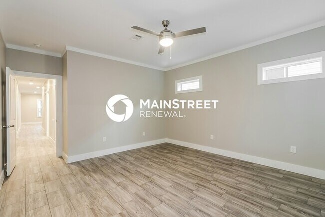 Building Photo - 4 Bedroom Pet-Friendly Home in Houston, TX with Main Street Renewal