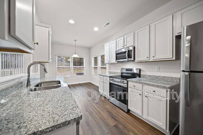 Building Photo - 916 S Battleground Ave