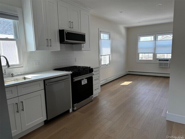 Building Photo - 253 W Market St