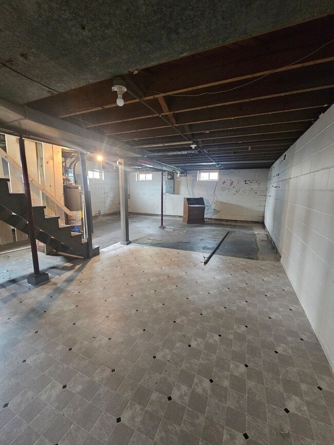 Building Photo - There is a $25 fee per application and eve...