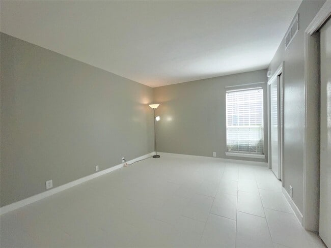 Building Photo - 2601 Bellefontaine St