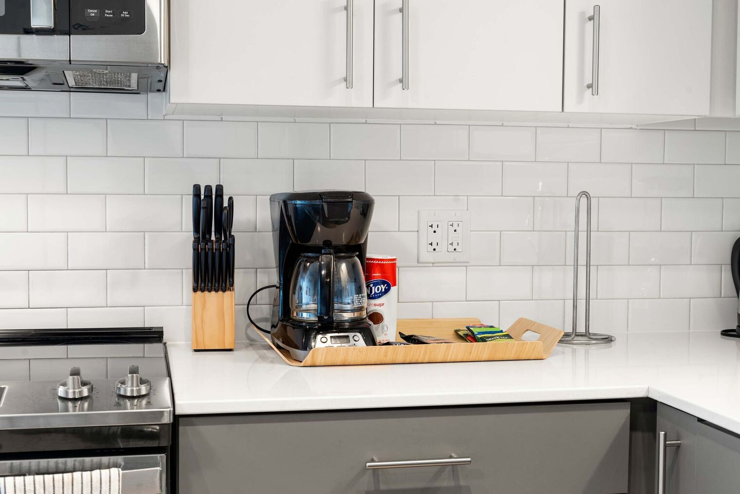 Building Photo - 853 W Blackhawk St