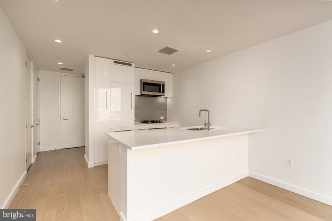 Building Photo - 1110 23rd St NW