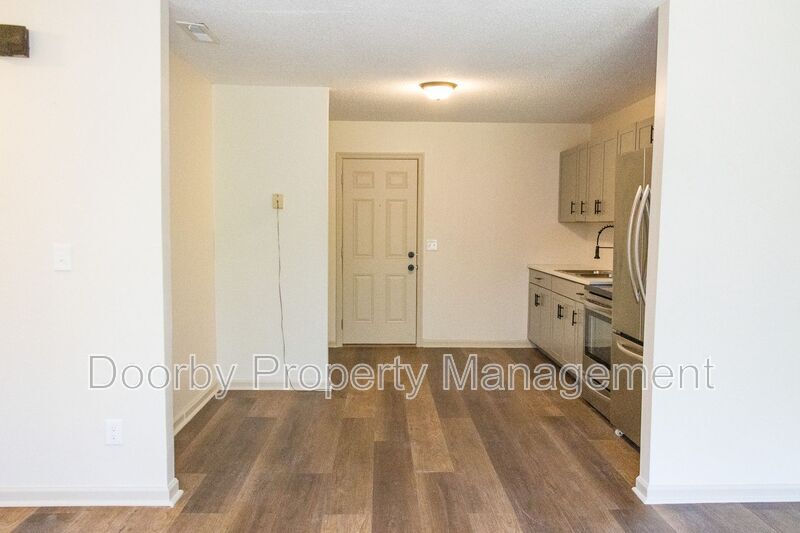 Building Photo - 6404 Middle Dr