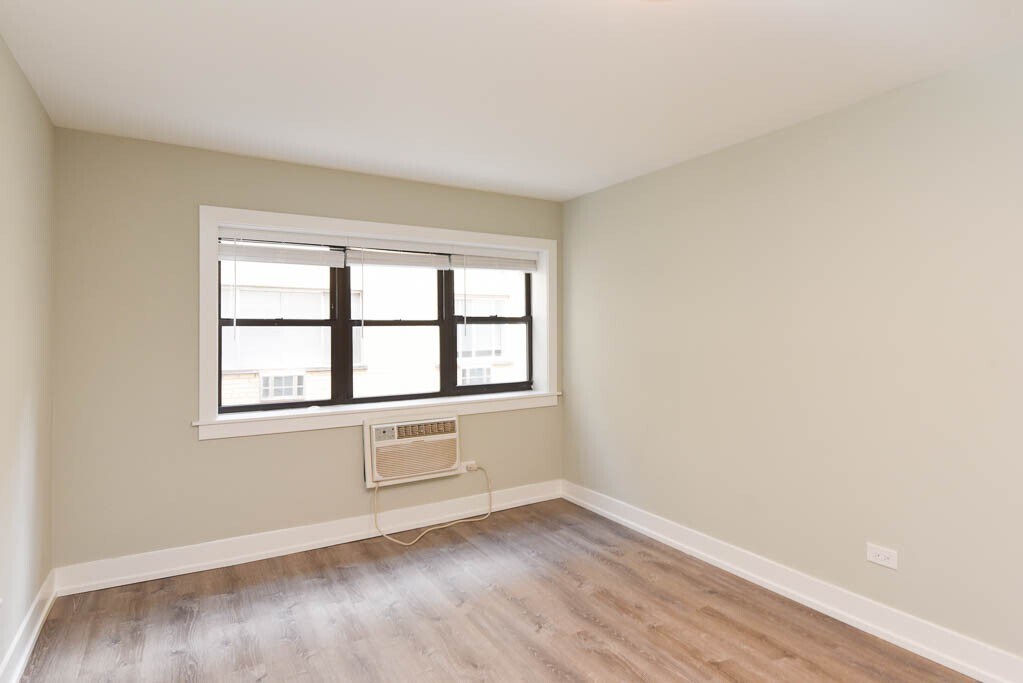 Building Photo - 503 W Barry Ave