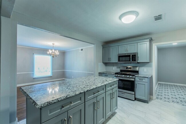Building Photo - 6804 Springhill Rd