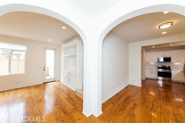 Building Photo - 72 Chantilly