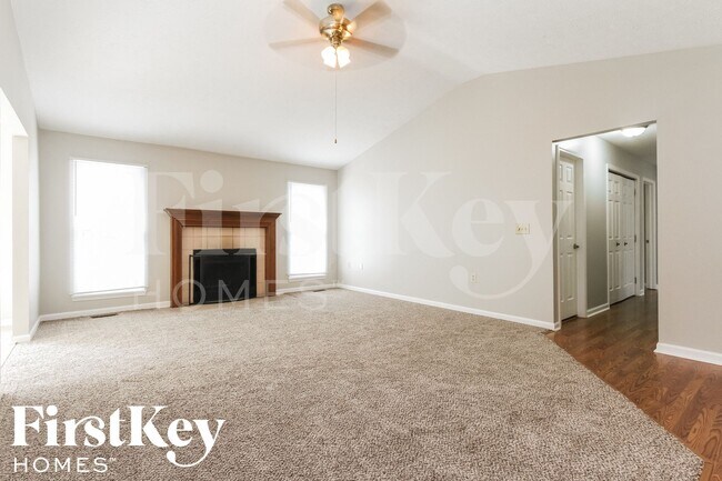 Building Photo - 2204 Valley Creek W Ln