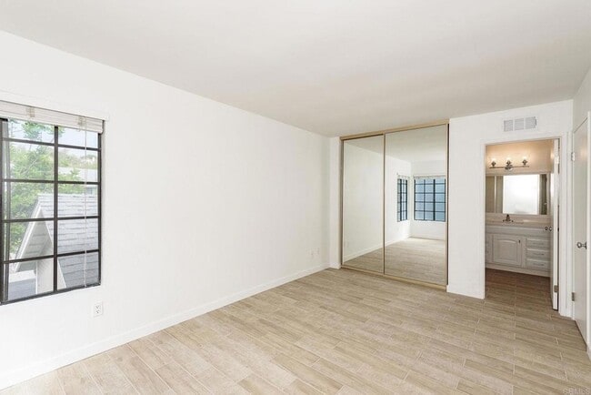 Building Photo - 331 Windjammer Cir