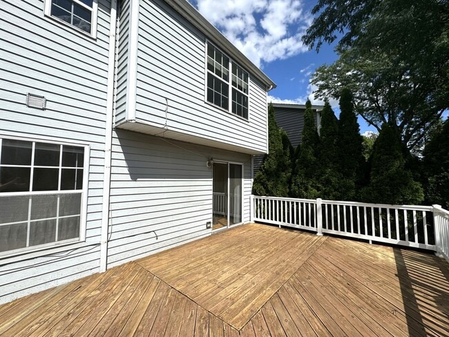Building Photo - 1604 Estate Cir