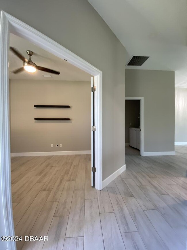 Building Photo - 272 Catriona Dr