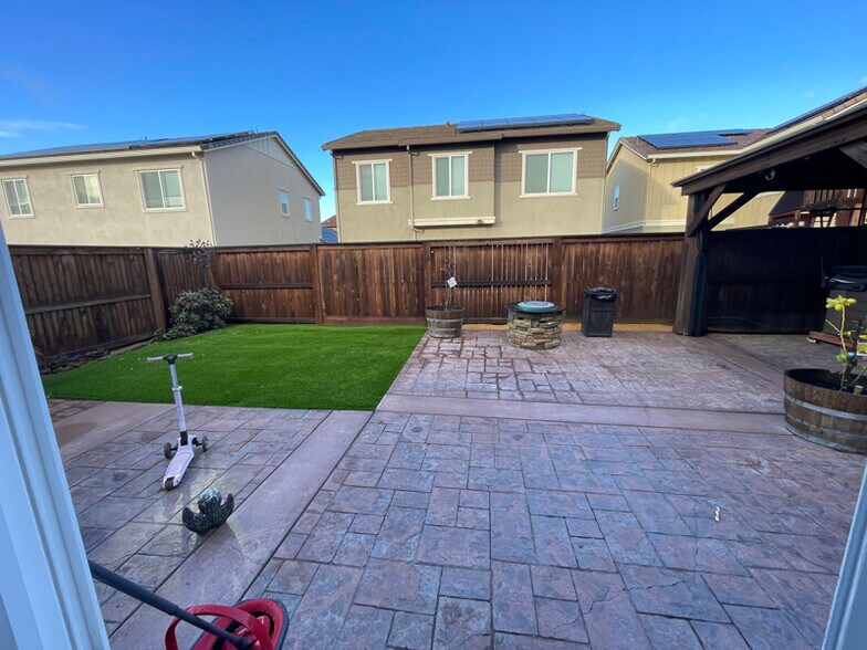 Building Photo - 1070 John Hopkins Ct