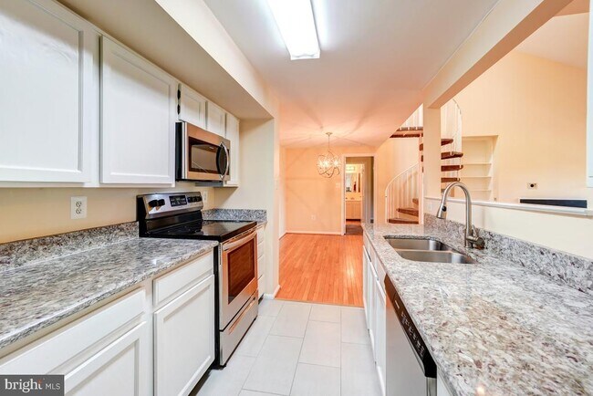 Building Photo - 20649 Shadyside Way