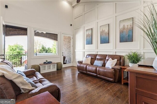 Building Photo - 629 Boulevard NE