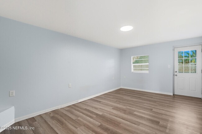 Building Photo - 6167 Fordham Cir E