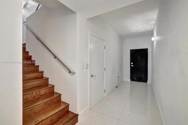 Building Photo - 164 SE 4th Terrace