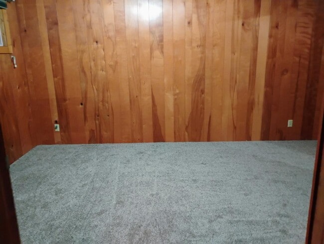 Building Photo - 955 6th Ave E