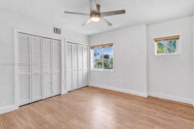 Building Photo - 126 Riviera Cir