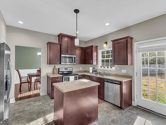 Building Photo - 732 Waterlily Ct