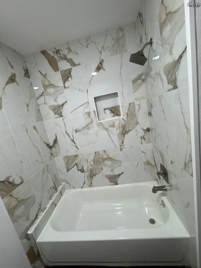 Building Photo - 4126 Lenore Dr