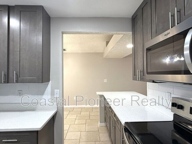 Building Photo - 1412 High Knoll Dr
