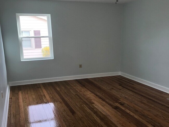 Building Photo - 820 Oakdale Rd